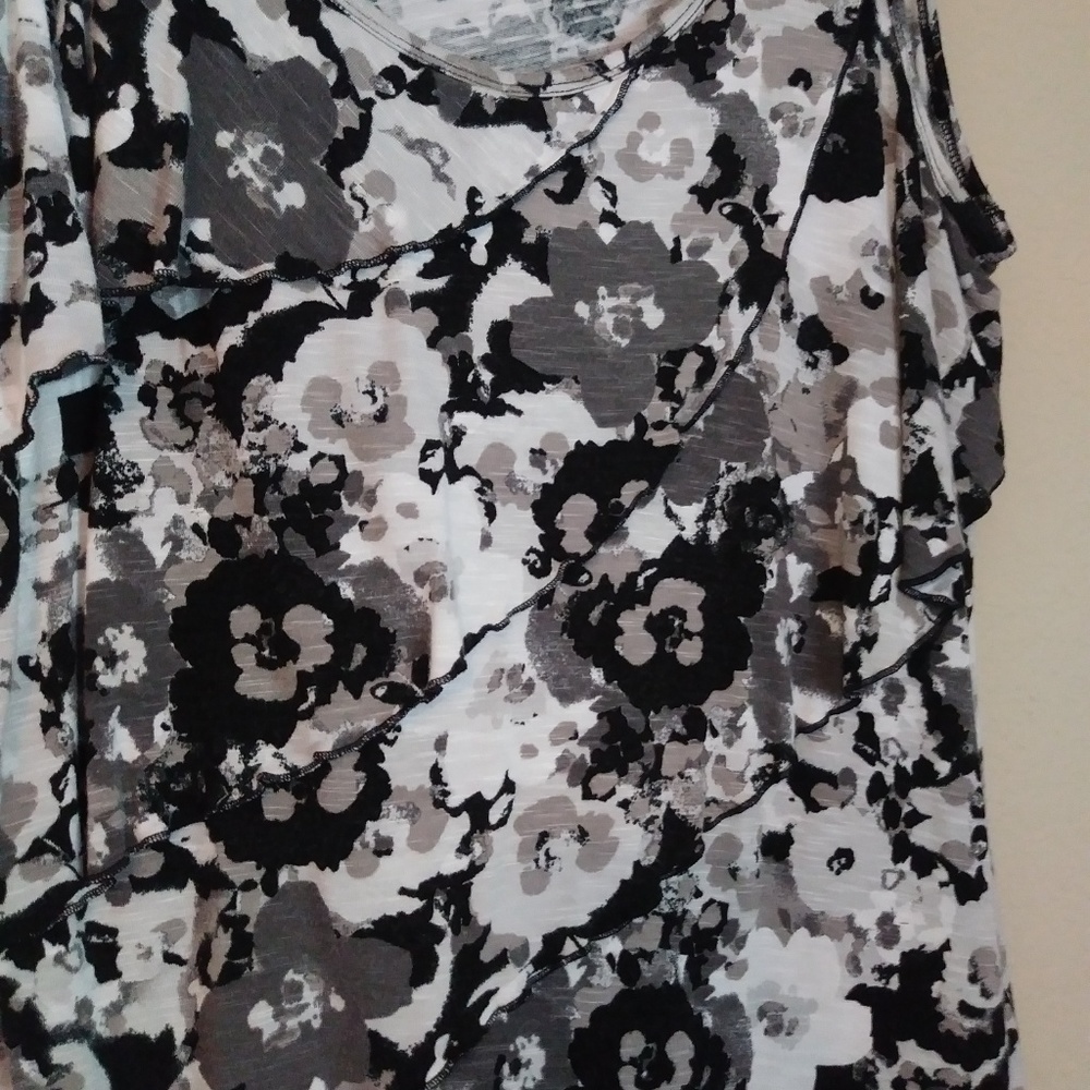 🛑LAST CHANCE🛑CROFT & BARROW Ruffled Tank - Picture 3 of 7